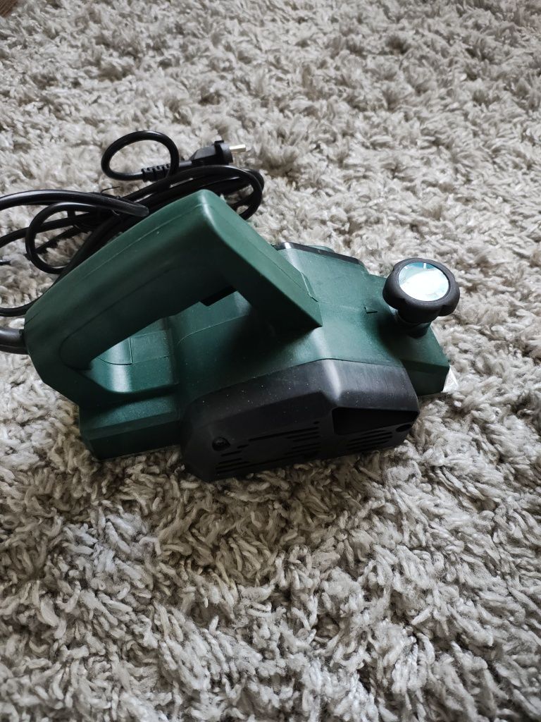 Unelte electrice, fierestrău, rindea, șlefuitor capsator și pistol de