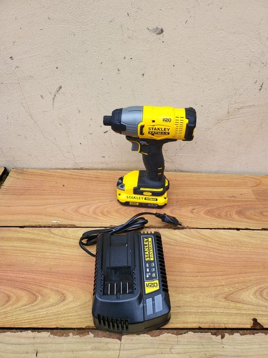 Mașină de insurubat cu impac Stanley  SFMCF800t