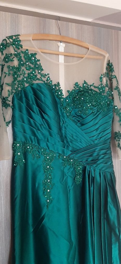 Vând rochie de ocazie/elegantă verde smarald