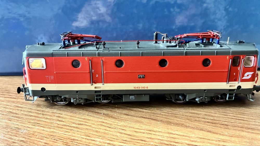 Lcomotiva Roco OBB 1043 CFR 040 HO