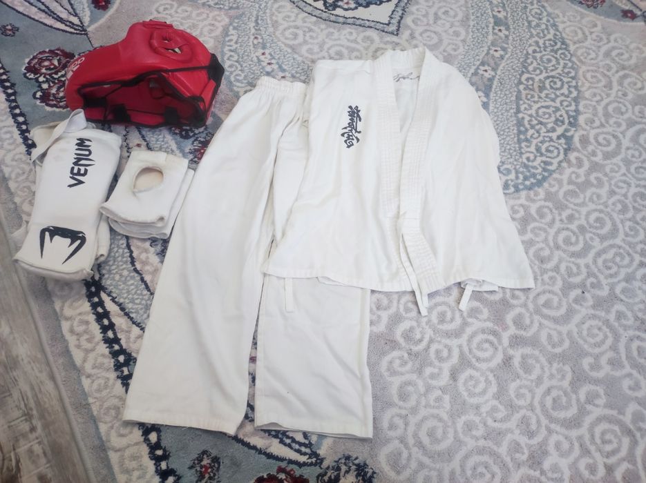 Продам костюм каратэ.