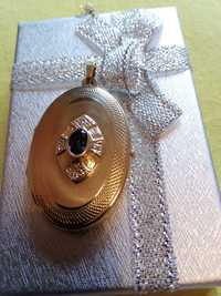 Старинен  златен немски медальон за снимка със сапфир и диамантчета