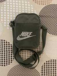 Nike Чанта през рамо ,цвят тъмно зелено