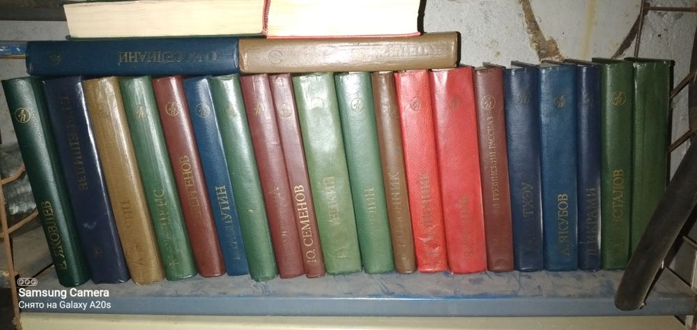 Продам книги художественную литературу