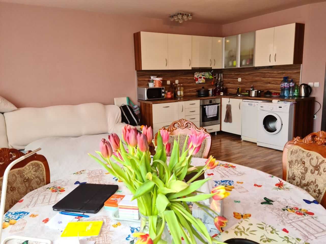 Продава се Двустаен апартамент в к.к. Св.Св. Константин и Елена - 65 кв.м за 2370 €/кв.м - Снимка #1