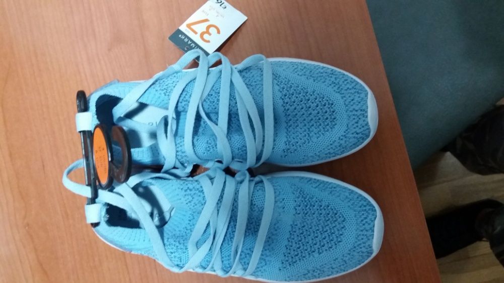 Adidasi dama noi cu eticheta. Nr36,37,38,39 Pret 35 lei