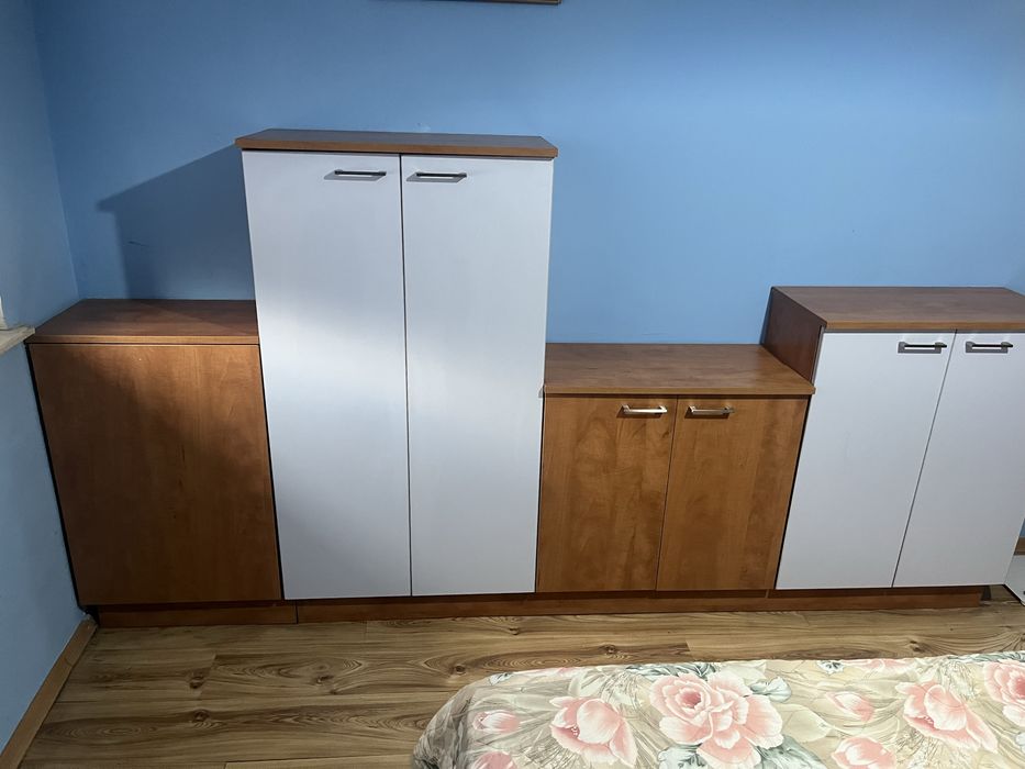 Продавам спален комплект