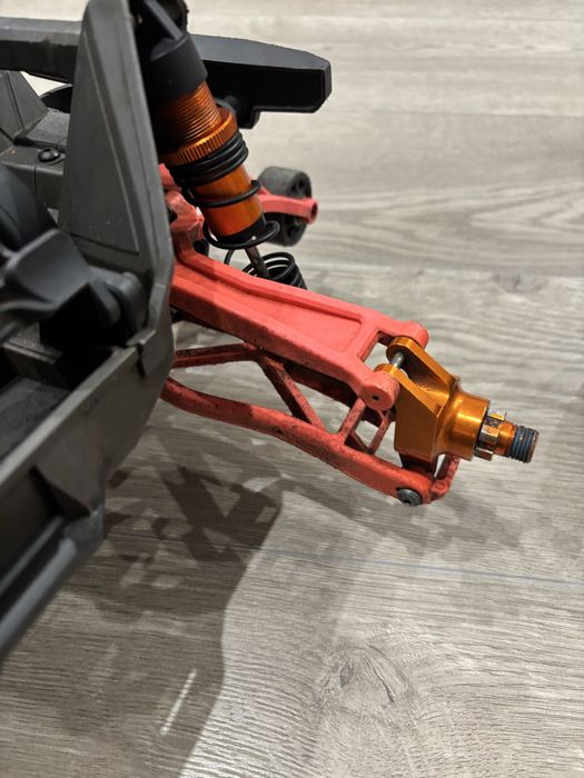 Traxxas Maxx v1 с widemaxx kit траксас макс