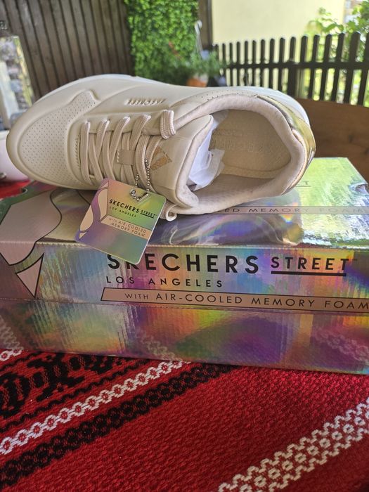Adidasi Skechers noi
