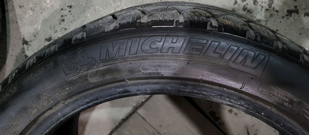 2 Зимни гуми Michelin 235/45/17-60 лева