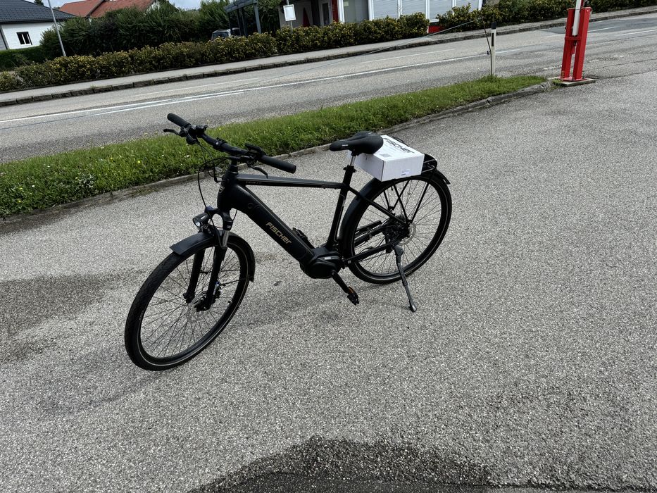 Vând bicicletǎ semi  electricǎ