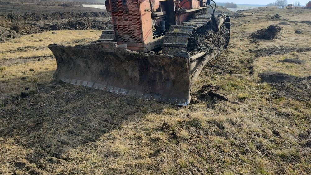 Buldozer S651,utilajul lucreaza
