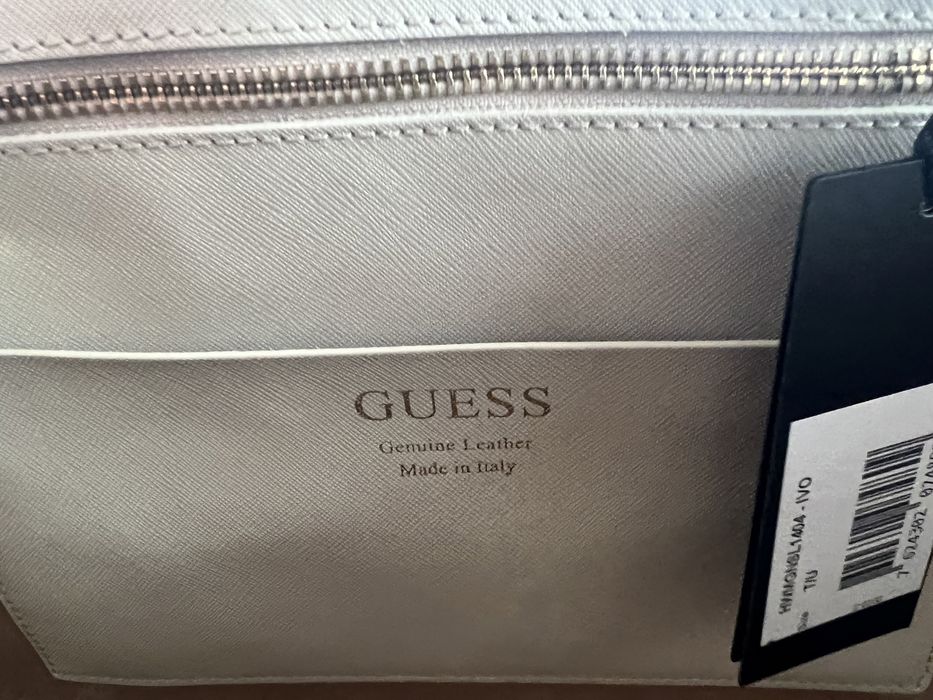 Чанта GUESS.Нова и 100% оригинал.С етикети,противопрахова торба,кутия