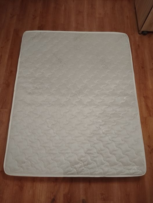 Продается матрас в хорошем состоянии, размер 2,0 м. х 1,60 м. б/у