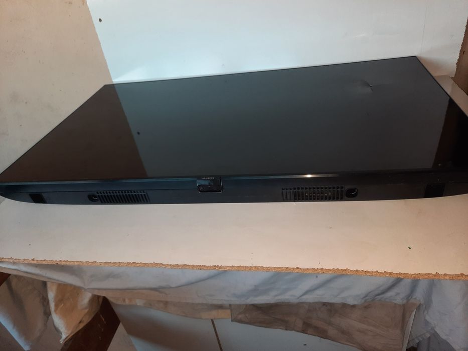 Телевизор Самсунг 43 инчов  SAMSUNG UE43TU8072U за части