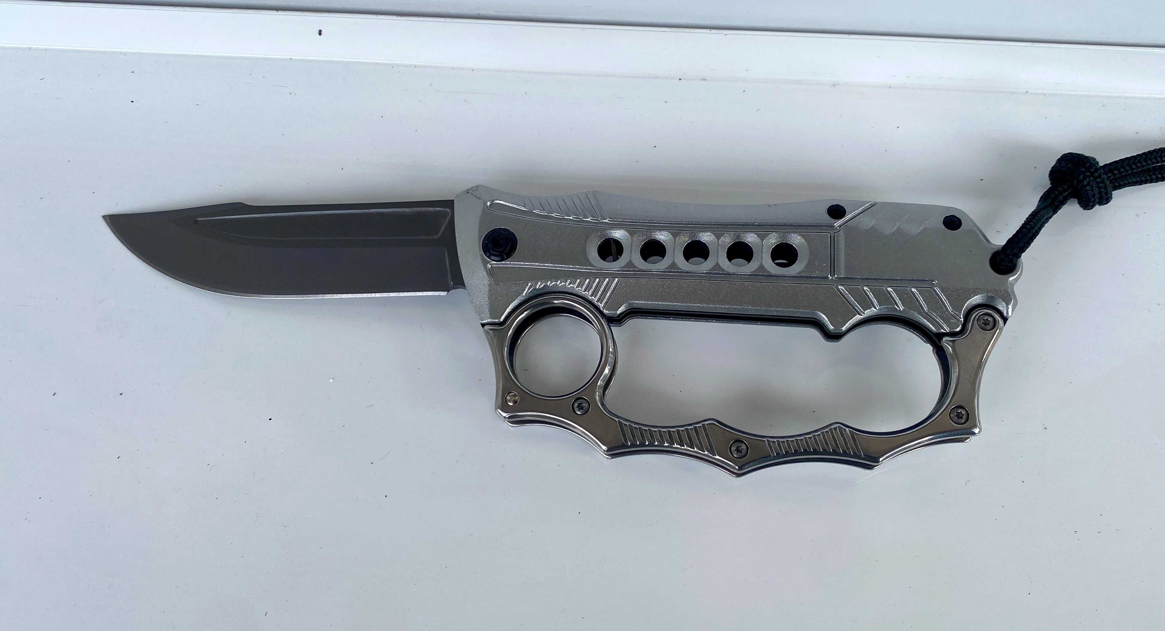 Cutit cu pumnal box si clapa cu deschidere lama 9 cm nou - cadou