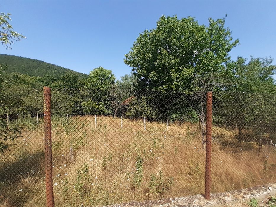 Продава се имот в регулацит