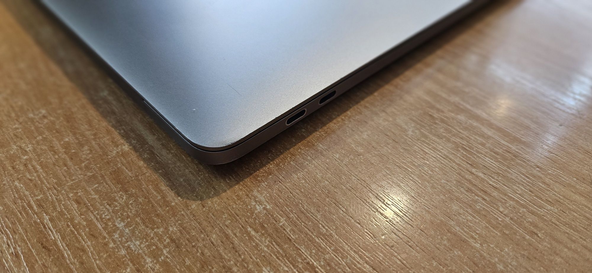 Macbook Pro A1707 ( Inteli7,512ssd,16gbram,radeonpro4gb)