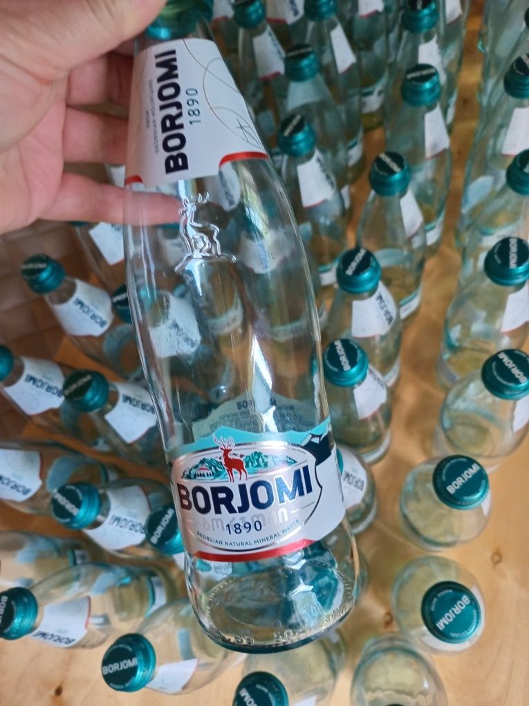 Продам стеклянные бутылки от Боржоми 500мл, 60 штк