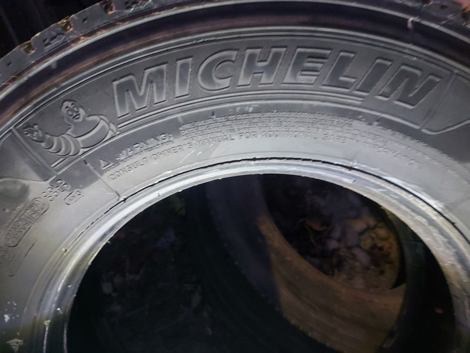 265/70R19.5 Michelin 4 броя