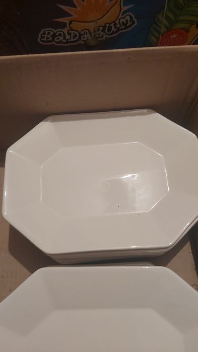 Продам белые тарелки