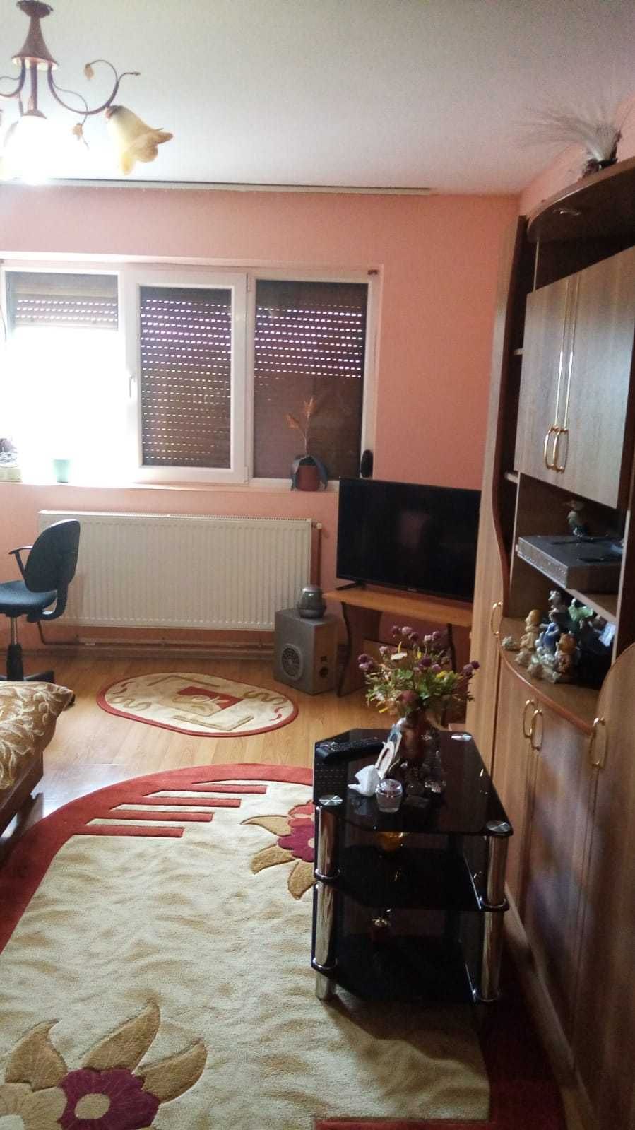 Proprietar - Vand apartament doua camere nedecomandate + garaj, Sascut