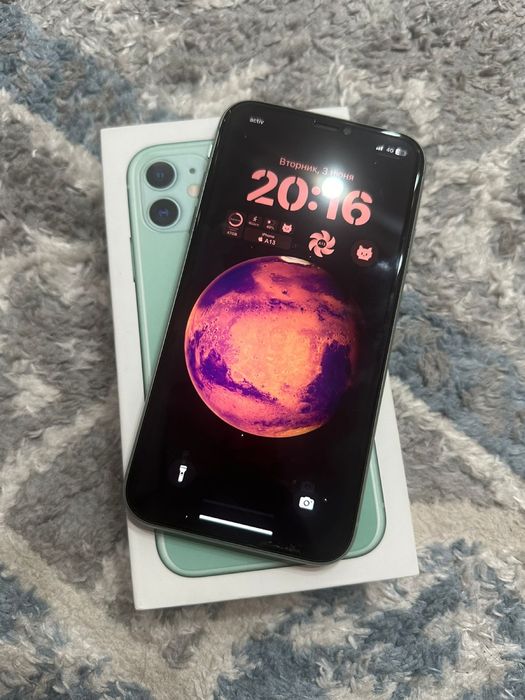 Продам айфон 11.
