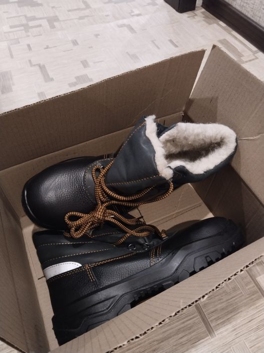 Ботинки рабочие р-р 42.