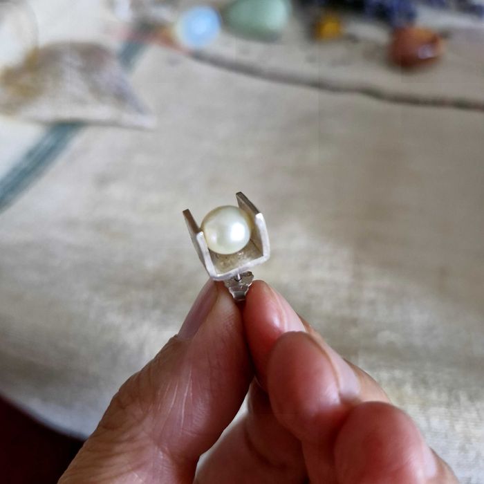 Cercel minimalist din argint cu perlă