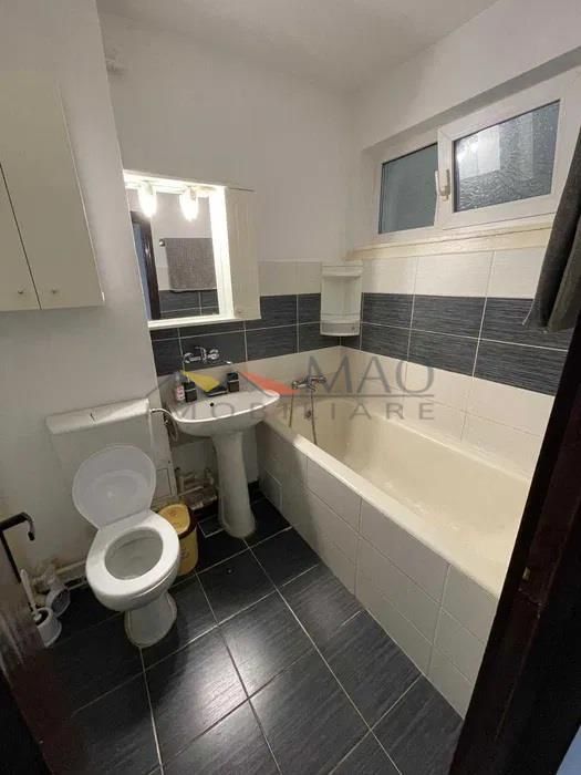 Apartament 3 camere Aleea Carpati inchiriere