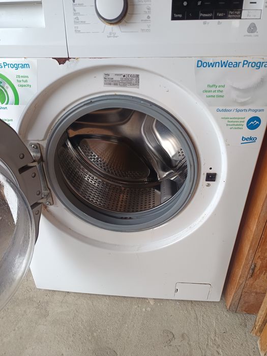 Masina de spalat rufe beko daily express program, partial functionala.