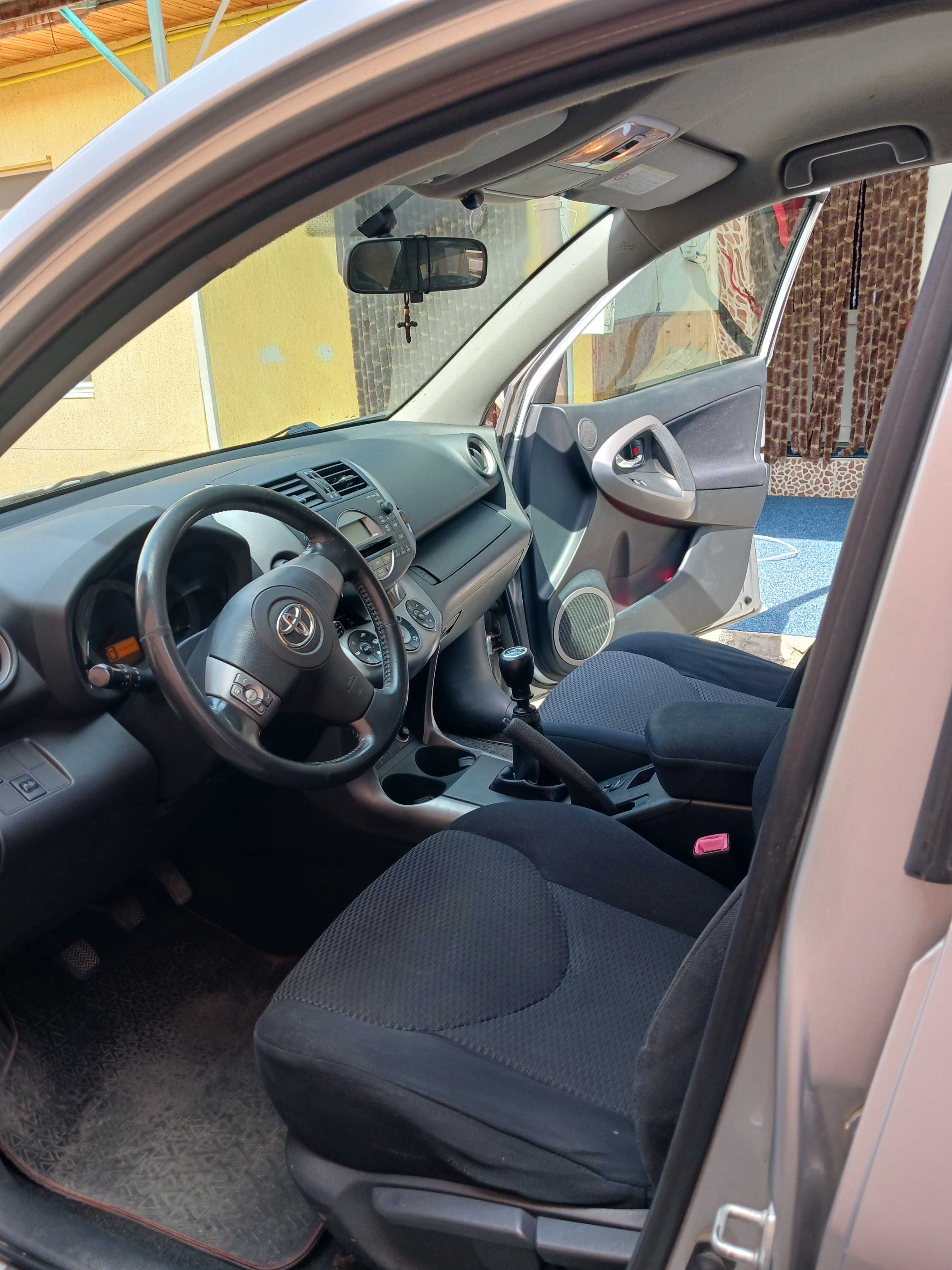 Toyota rav4. 5300 euro neg.