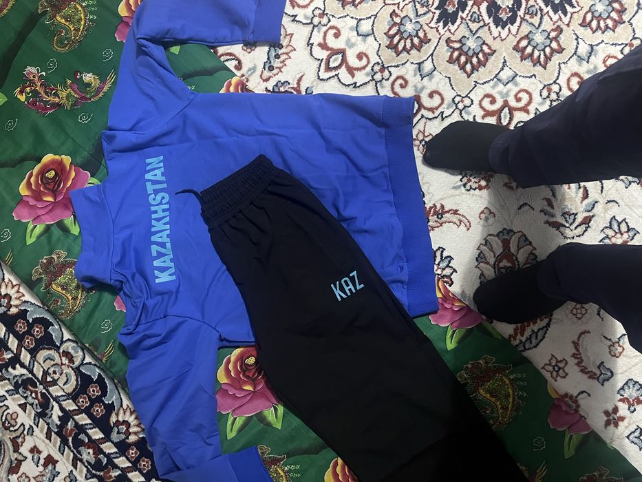 Продам спорт костюм