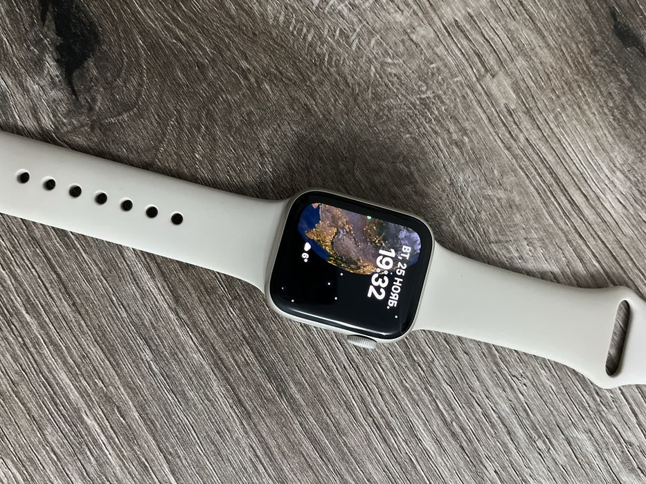 Продам часы apple watch se 2