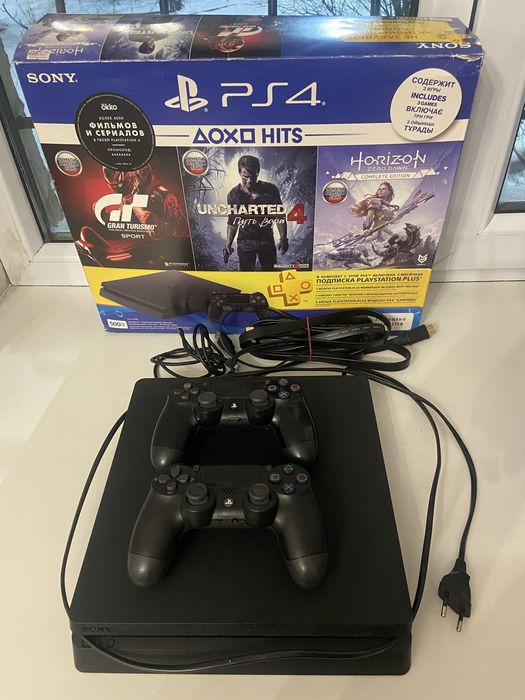 PlayStation 4 Slim 500GB 2 джойстика + 5 игр