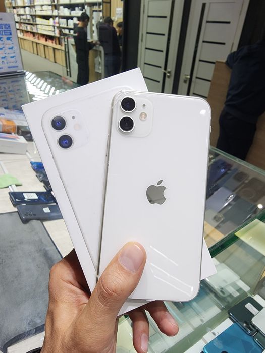 iPhone 11.  Oq. 128-75%   210$