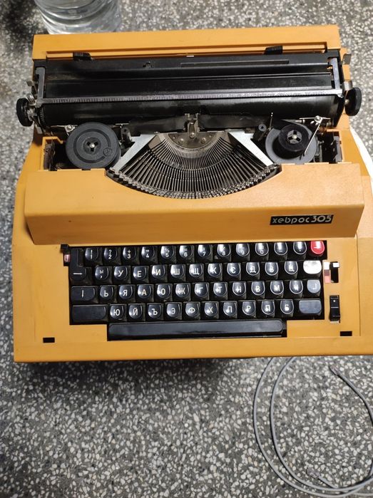 Електрическа пишеща машина Хеброс 305