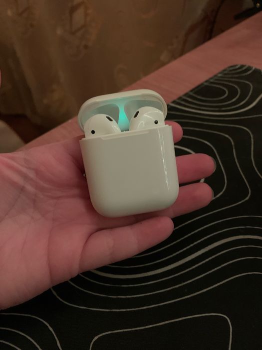 AirPods 2.