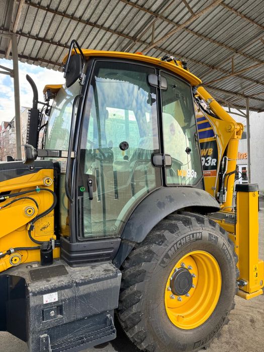 Inchiriez Buldoexcavator Komatsu