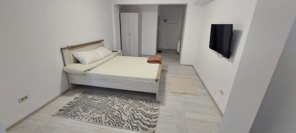 Închiriez apartament