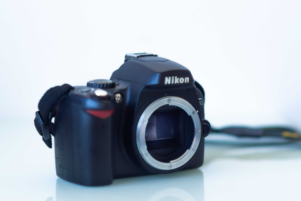 Nikon D40 - un veteran in stare buna, KIT cu doar 8000 de cadre