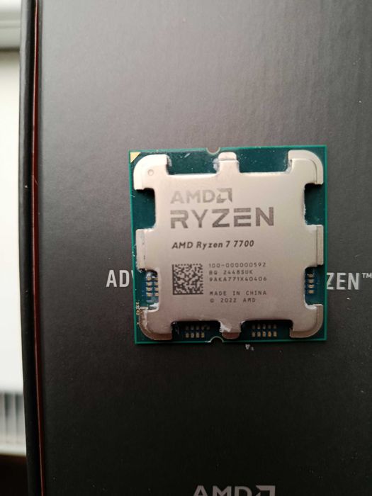 Procesor Ryzen 7 7700 tray, de la Vexio, cu peste 2 ani garanție