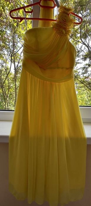 Vând rochii de seara