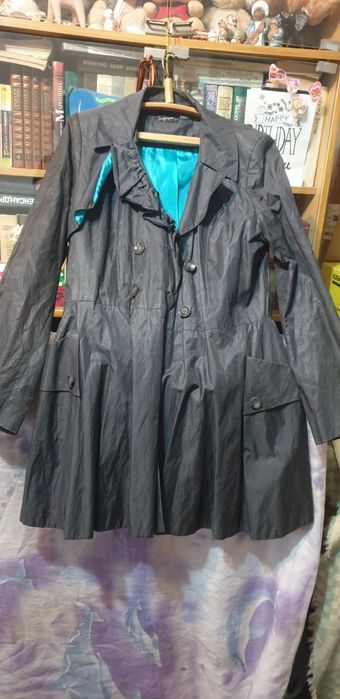 Тренч от бренда Next Signature