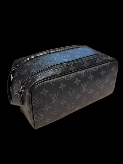 Louis Vuitton Клъч/Несесер/Чанта