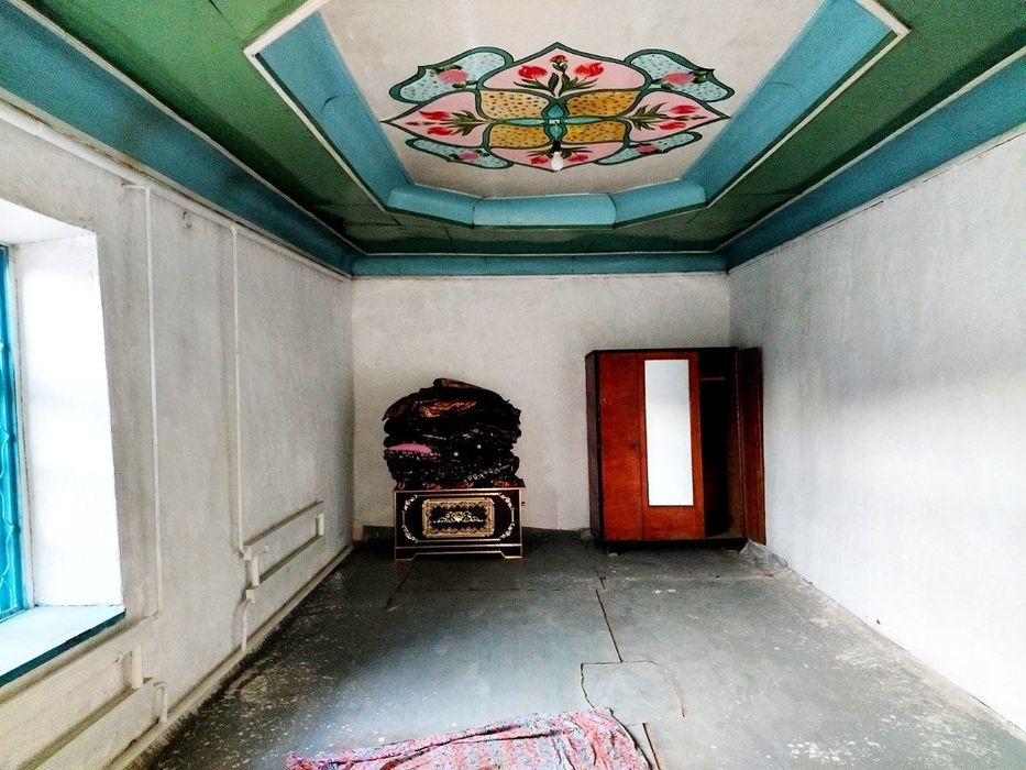 Вагзал худудида 4 сотихли ховли 4 та хона 1 та гараж бор