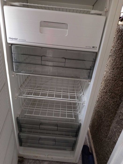 Фризер Hotpoint  вертикален 6-чекмеджета