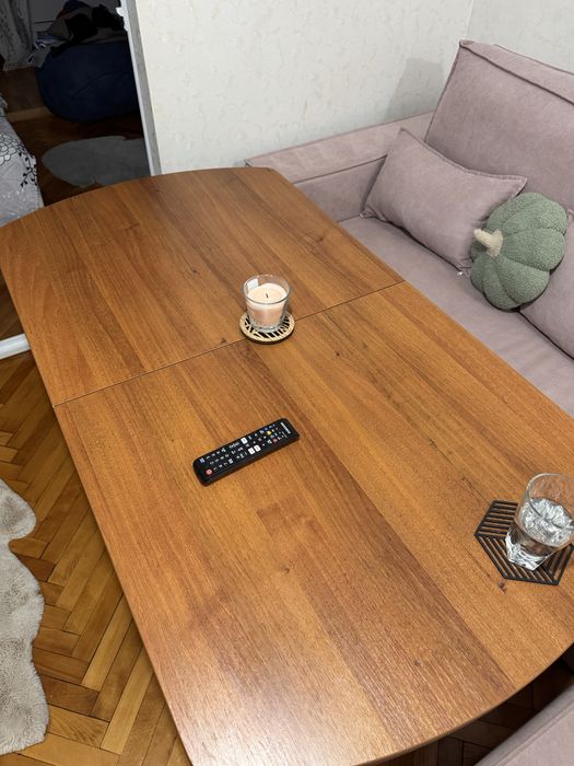 Продавам масивна холна/трапезна маса - широчина 75см