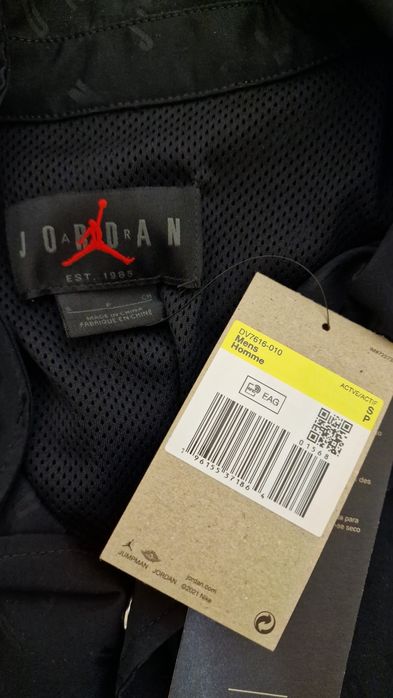 Jacheta Jordan Essentials Neagra – S, Noua cu Eticheta