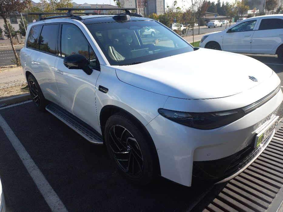 Продаю Leapmotor C16 gibrid вторая позиция